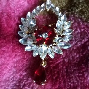 🌹pretty Special Gift, Elegant  Red and Silver Brooch🌹
